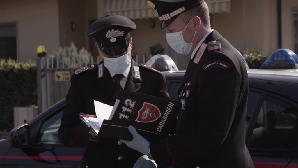 Koρωνοϊός-Ιταλία: Διανέμουν κατ΄οίκον τεφροδόχους θυμάτων - «Λυγίζουν» και οι καραμπινιέροι! (Video) - Media