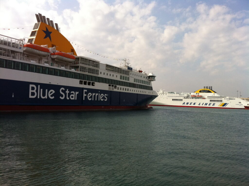 Ναυαγεί η εξαγορά της ΑΝΕΚ από τη Blue Star Ferries  - Media