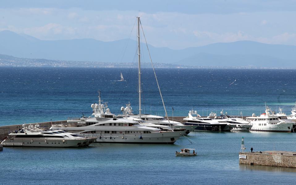 Τριάντα σκάφη αναψυχής από Γαλλία καταπλέουν σε λιμάνι της Αττικής - Media
