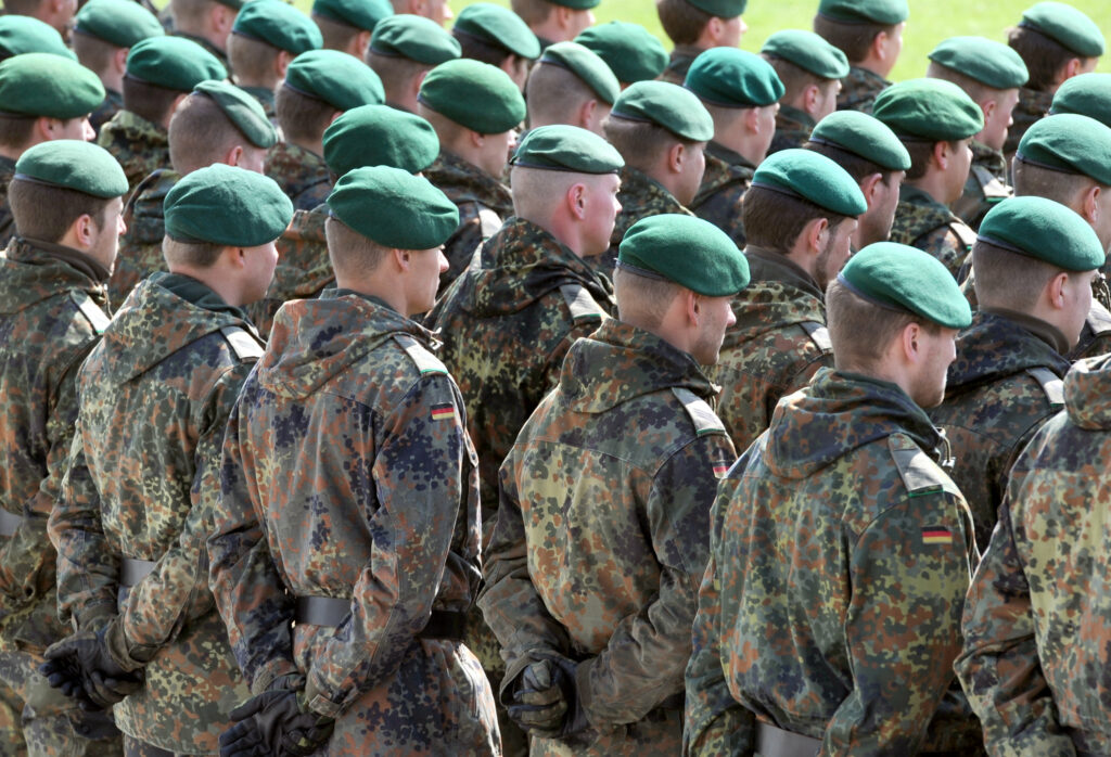 Τρέλα: Για 90 ευρώ πουλήθηκαν... μυστικά του γερμανικού στρατού (Video) - Media