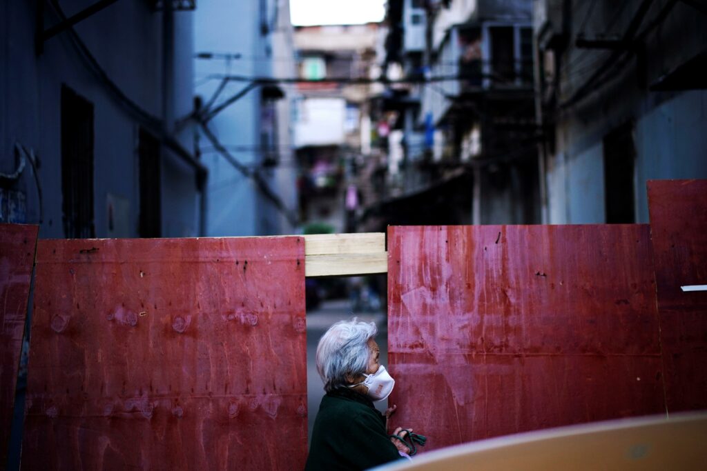 Ο κορωνοϊός χτυπάει αλύπητα τον πλανήτη: Πλησιάζουν τα 2 εκατ. τα κρούσματα παγκοσμίως - Πάνω από 114.000 οι νεκροί - Media