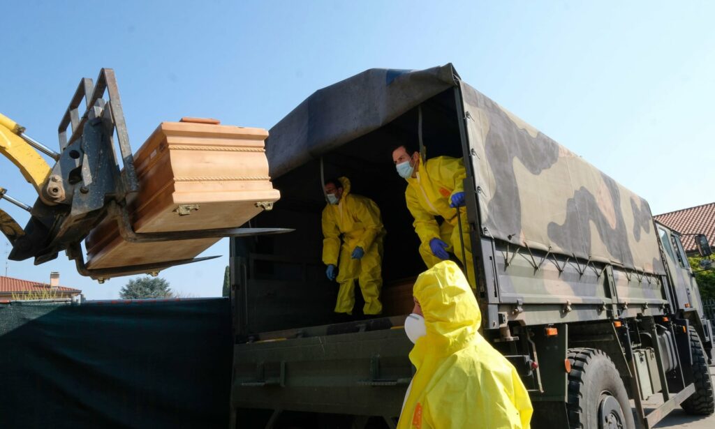 Θρήνος δίχως τέλος στον πλανήτη: Ξεπέρασαν τις 120.000 οι θάνατοι από τον κορωνοϊό  - Media