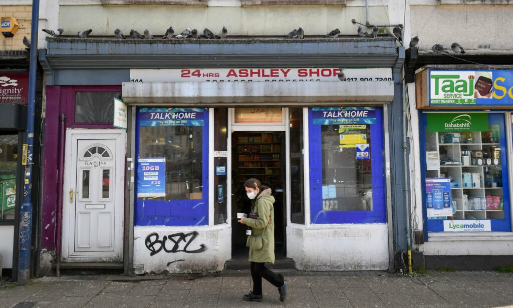 «Θερίζει» ο κορωνοϊός στη Βρετανία: Νέο «μαύρο» ρεκόρ θανάτων σε μία ημέρα - Media