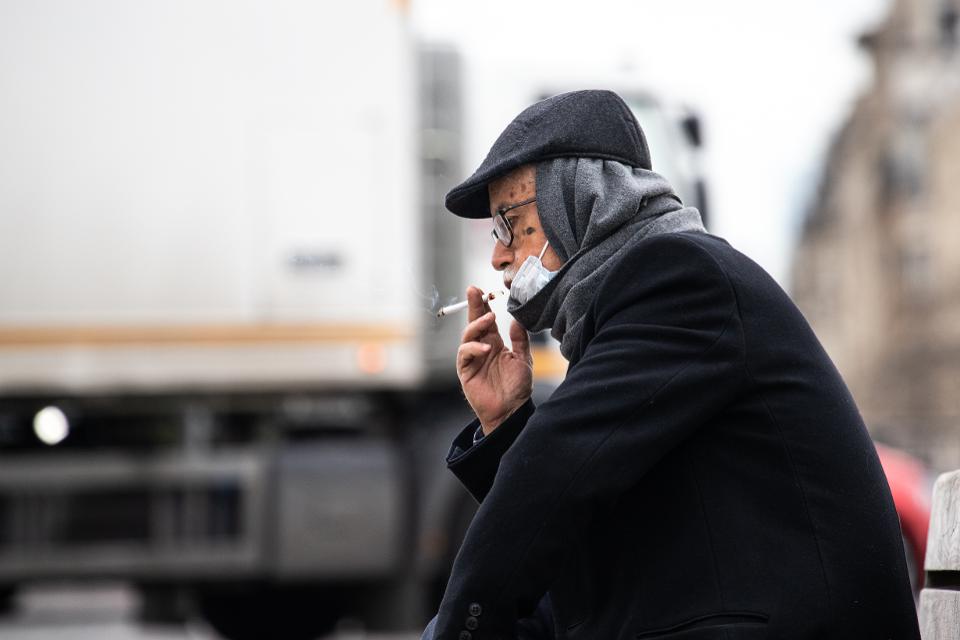 Έρευνα: Το κάπνισμα δεν σχετίζεται με τη σοβαρότητα των συμπτωμάτων από κορωνοϊό - Media