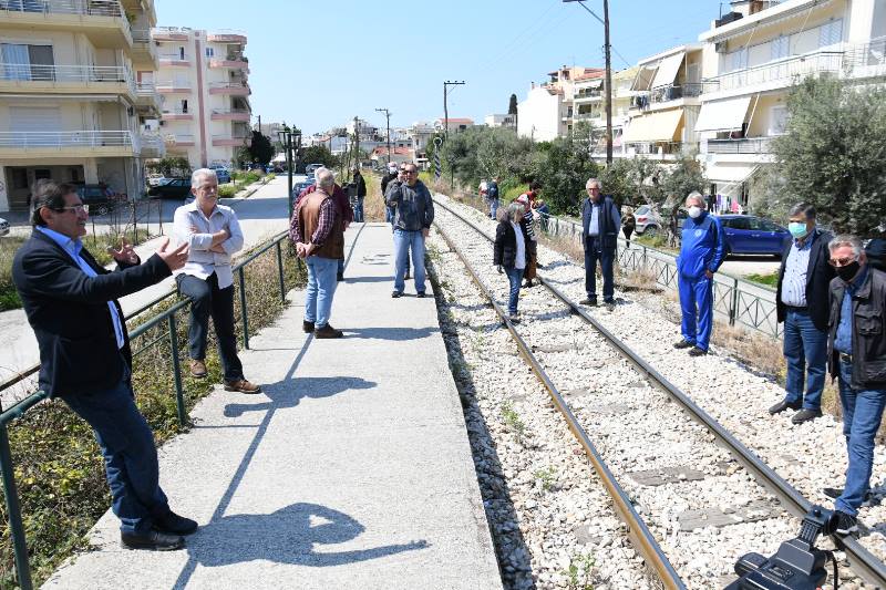Στα «χαρακώματα» η Πάτρα για το τρένο - Ανθρώπινες αλυσίδες κατά μήκος της γραμμής (Photos) - Media