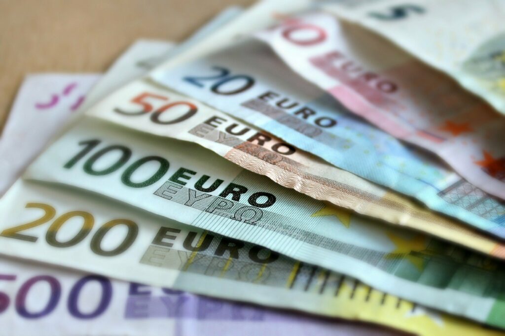Πώς θα γίνει η καταβολή των 400 ευρώ σε μακροχρόνια ανέργους του ΟΑΕΔ - Media