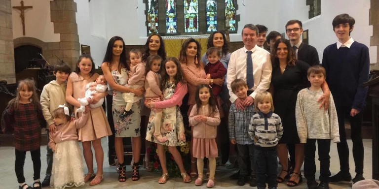 Μέσα στον κορωνοϊό, οικογένεια απέκτησε το 22ο παιδί της – Είναι η μεγαλύτερη οικογένεια στην Αγγλία (Photos) - Media