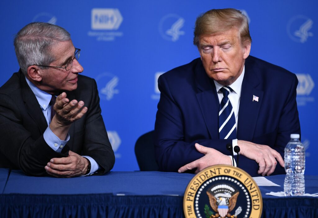 Σοκ: Ο Τραμπ θέλει να απολύσει τον «Τσιόδρα» των ΗΠΑ - Media