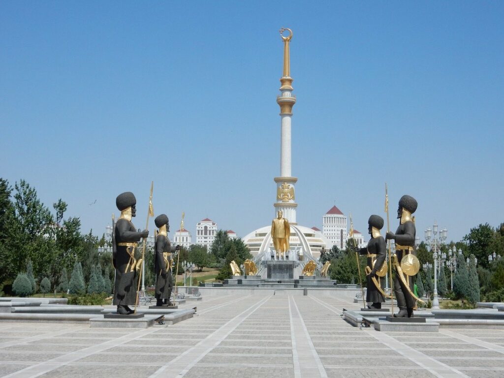 Κορωνοϊός: Στο Τουρκμενιστάν δε... μασάνε - Συγκέντρωσαν 7.000 άτομα για... αθλοπαιδιές! (Photo) - Media