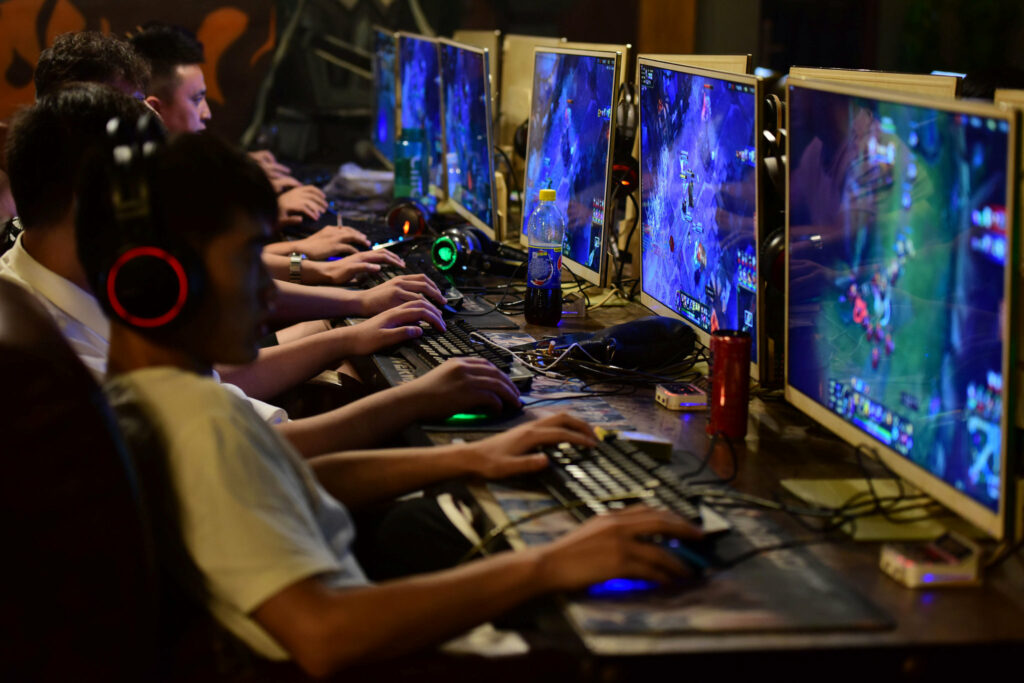 Εφιαλτικό: Έτσι θα είναι οι gamers σε 20 χρόνια (Photo) - Media