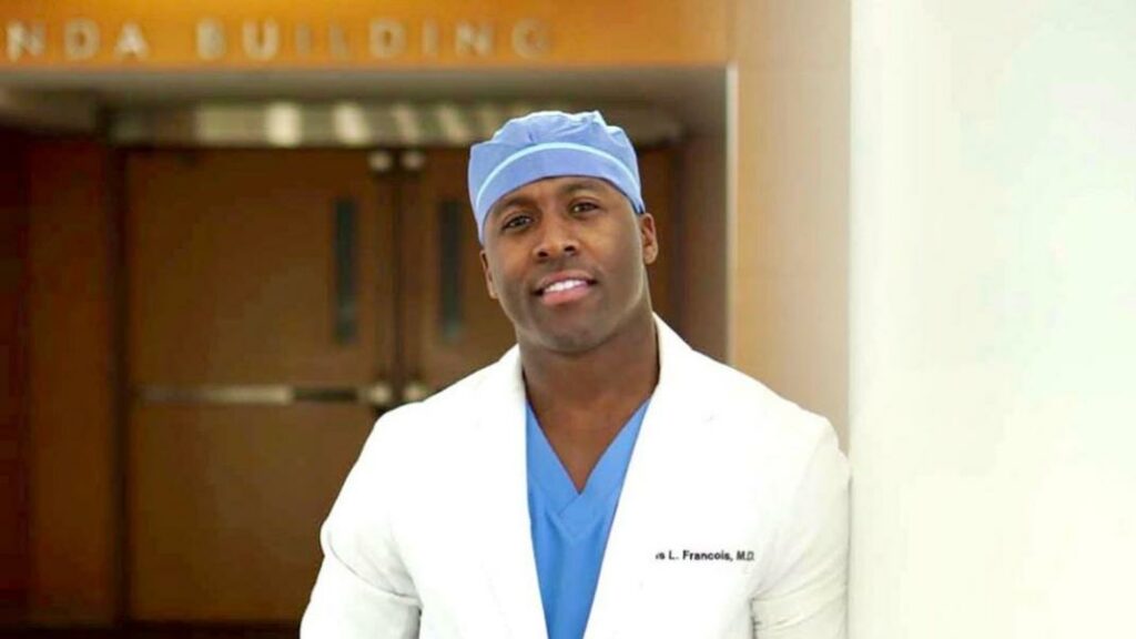 Ο χειρουργός με τη μαγική φωνή τραγουδά το «Imagine» (Video) - Media