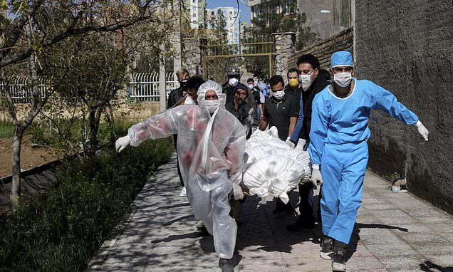 Πίστεψαν τη φήμη και ήπιαν οινόπνευμα για να σκοτώσουν τον κορωνοϊό: 600 οι νεκροί και 3000 στο νοσοκομείο - Media