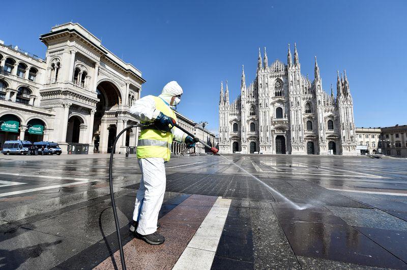 «Μαύρο» ρεκόρ θανάτων από κορωνοϊό στην Ιταλία: Σχεδόν 1.000 άνθρωποι έχασαν τη ζωή τους - Media