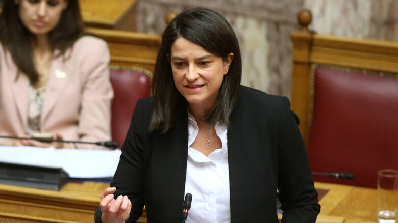 Πήρε το ποδήλατο και βγήκε βόλτα με τον γιο της η Κεραμέως (Photo)  - Media