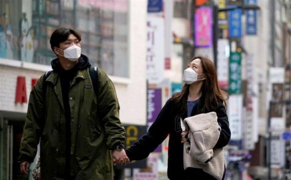Νότια Κορέα: Εκλογές εν μέσω πανδημίας και αυστηρών μέτρων προστασίας - Με μάσκα και γάντια οι ψηφοφόροι - Media