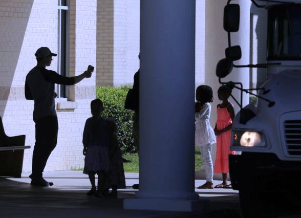 Κορωνοϊός-ΗΠΑ: Η Λουιζιάνα «ζήλεψε» την Πάτρα - Πάστορας συνεχίζει να τελεί λειτουργίες παρά τις εκατόμβες νεκρών - Media