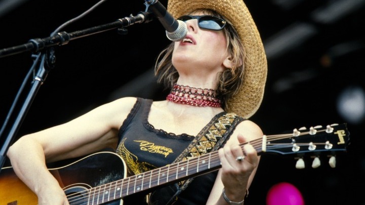 «Man Without a Soul»: Επίκαιρη όσο ποτέ η Lucinda Williams (Video) - Media
