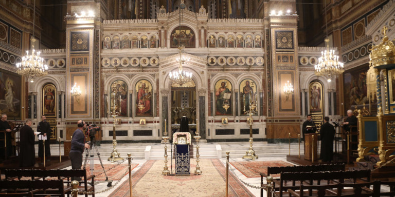 Κορωνοϊός: Χωρίς μεγάφωνα και καμπάνες οι ναοί στις λειτουργίες του Πάσχα -Τι θα γίνει με την περιφορά του Επιταφίου - Media