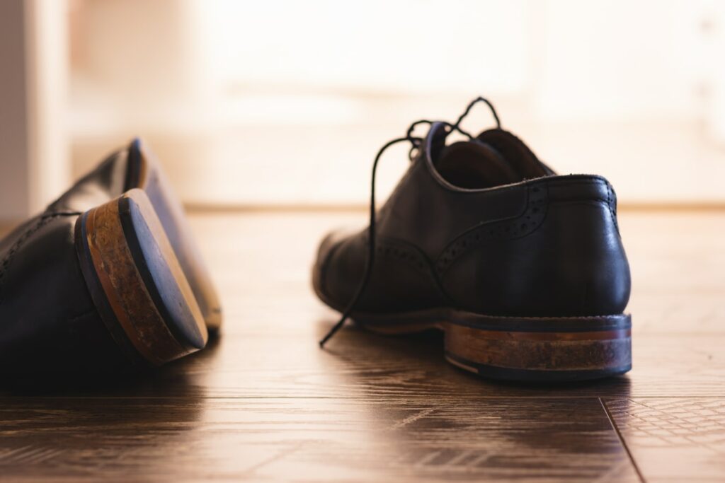 Κορωνοϊός: Πόσο εύκολα μεταδίδεται από τα παπούτσια - Media