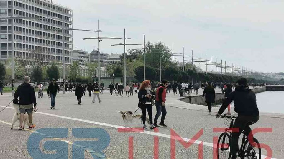 Βγήκε ήλιος και οι Θεσσαλονικείς άρχισαν πάλι να κάνουν βόλτες στην παραλία  (Video) - Media