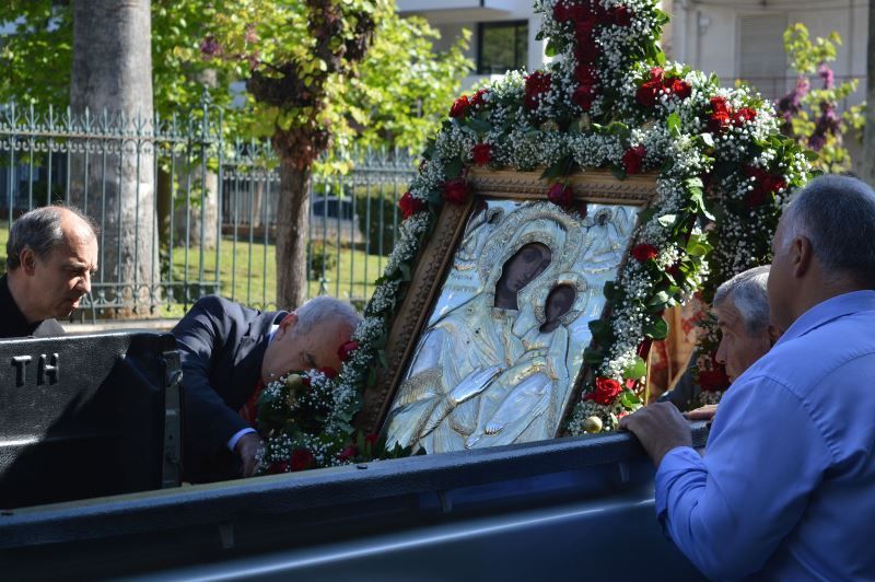 Αίγιο: Πρόστιμο 150 ευρώ και αφαίρεση πινακίδων για την περιφορά εικόνας με αγροτικό  - Media