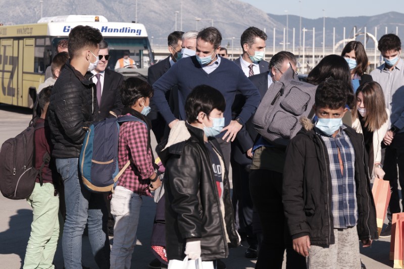 Ο Κ. Μητσοτάκης «ξεπροβόδισε» 50 ασυνόδευτα προσφυγόπουλα που αναχώρησαν για Γερμανία - Media