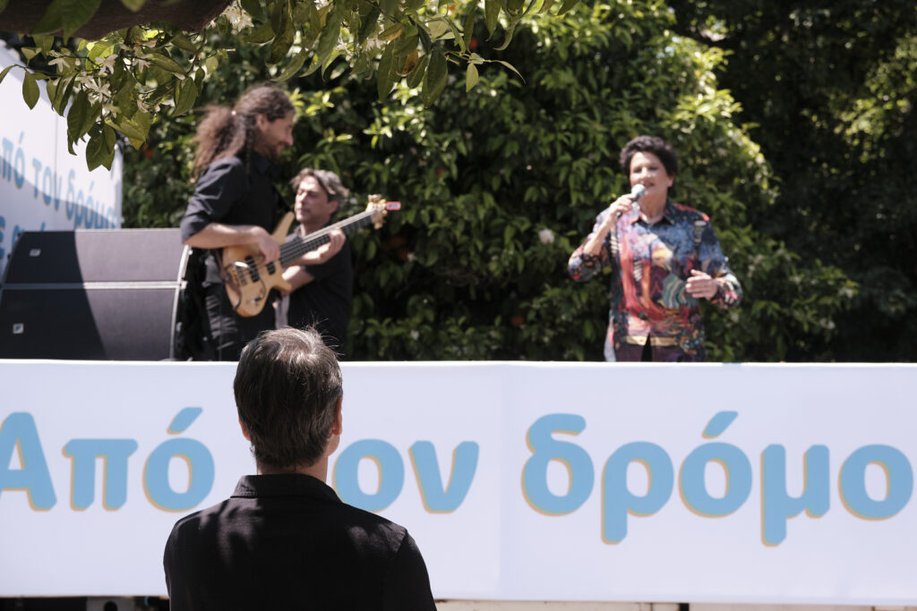 Ένα φορτηγό χωρίς φέρετρα! - Media