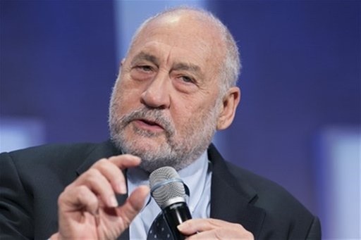 Δριμεία κριτική νομπελίστα  Στίγκλιτς σε Τραμπ: «Έχει τα χέρια του βαμμένα με αίμα»  - Media