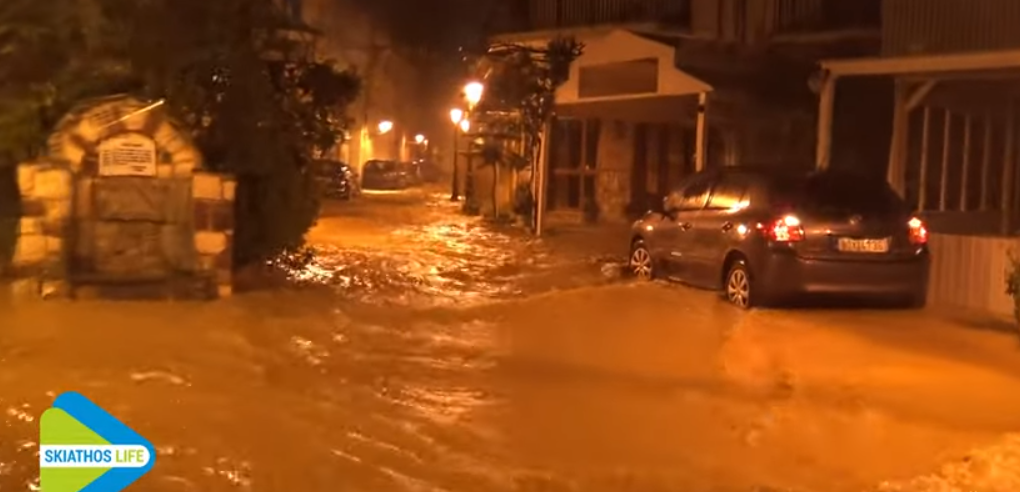 Πλημμύρες στη Σκιάθο από την κακοκαιρία - «Ποτάμια» οι δρόμοι (Video) - Media