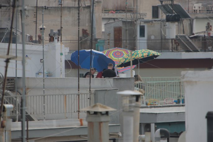 Το Πάσχα της καραντίνας: Ψήσιμο οβελία στις ταράτσες, άδεια η Αθήνα (Photos) - Media