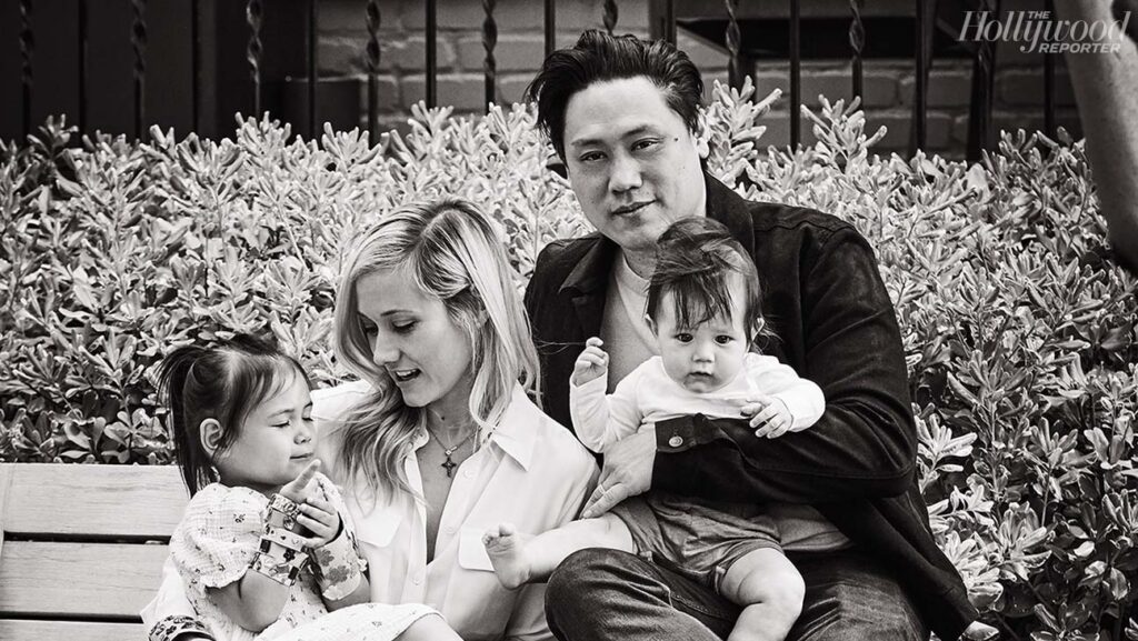 Το Χόλιγουντ σε lockdown: Τζέιμι Λι Κέρτις, Τζον Μ. Τσου και άλλοι, φωτογραφίζονται από απόσταση (Photos) - Media