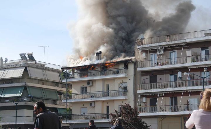 Τρίκαλα: Μεγάλη φωτιά σε διαμέρισμα στο κέντρο της πόλης (Photo/Video) - Media