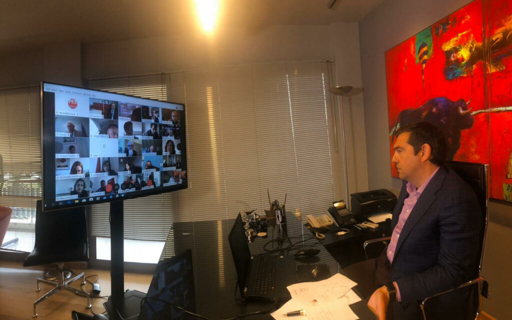 Τσίπρας στo PES: H ΕΕ είτε θα αποδεχθεί τo ευρωομόλογο, είτε θα βυθιστεί σε νέα κρίση χρέους - Media