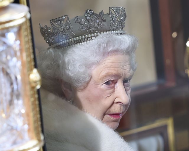 Βρετανία: «Θα νικήσουμε» τον κορωνοϊό, δηλώνει η βασίλισσα Ελισάβετ Β