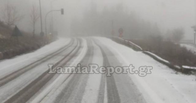 Χιονίζει στα ορεινά των Τρικάλων - Media