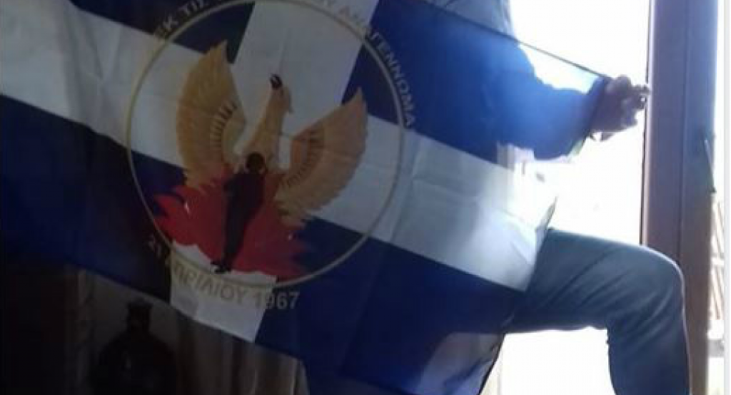 Δημοτικός σύμβουλος Στυλίδας «καμάρωνε» στα social media με τη σημαία της Χούντας (Photo) - Media