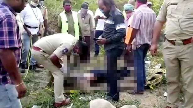 Ινδία: Βρήκαν 9 πτώματα να επιπλέουν σε πηγάδι (Photos) - Media