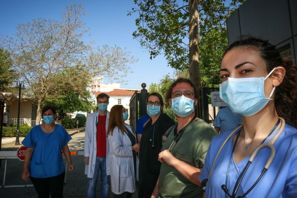 «Άνοιξε η γη στα δυο» σε παραλία της Κορινθίας - Μεγάλη καθίζηση σε παραλία (Photos) - Media