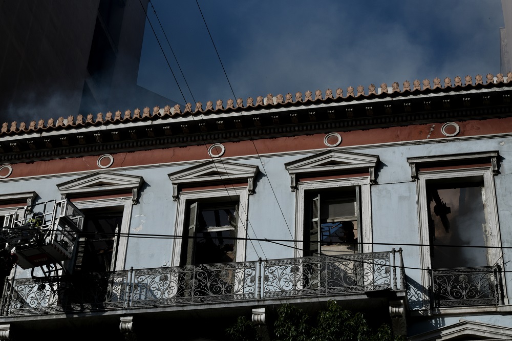 Η άγνωστη ιστορία του νεοκλασικού κτιρίου που κάηκε στη Σταδίου (Photos) - Media