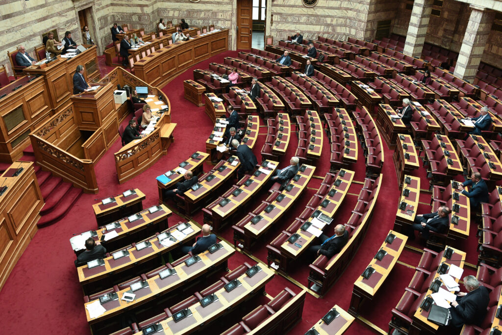 Βουλή: Δεκτό κατά πλειοψηφία το νομοσχέδιο για την ιδιωτική εκπαίδευση - Την Τρίτη η ψηφοφορία - Media
