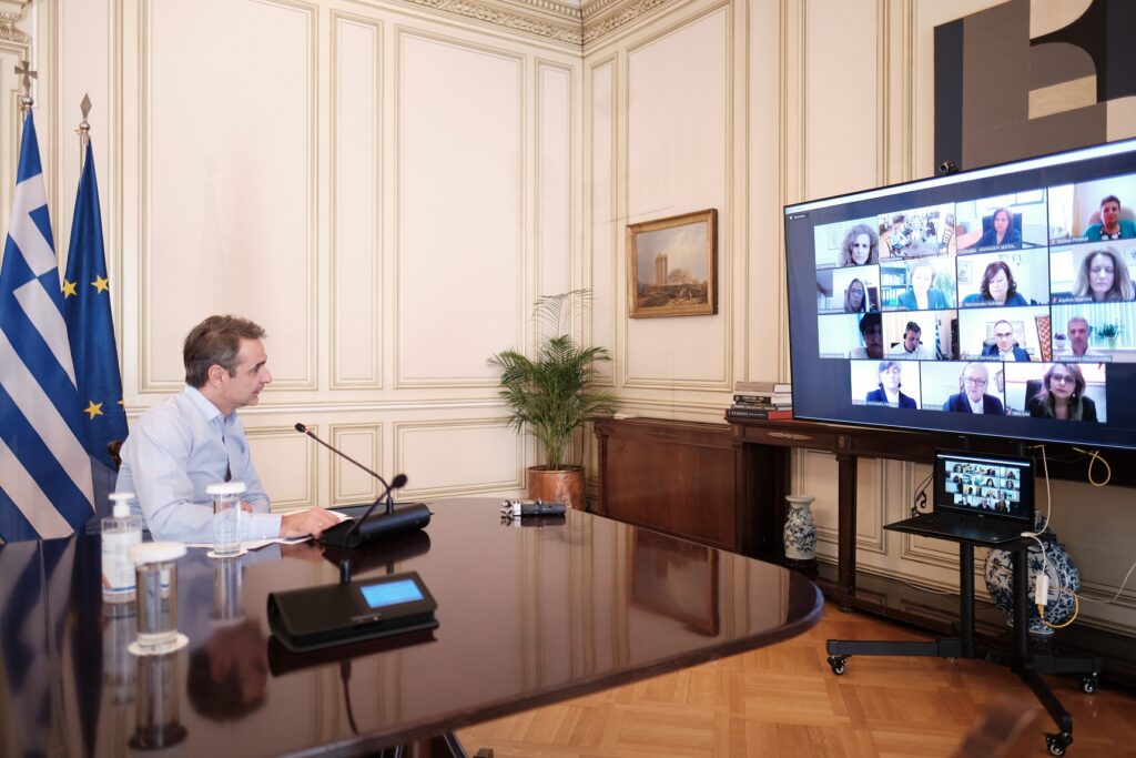 Μητσοτάκης στους νοσηλευτές: Μας βγάλατε, ως χώρα, ασπροπρόσωπους - Media