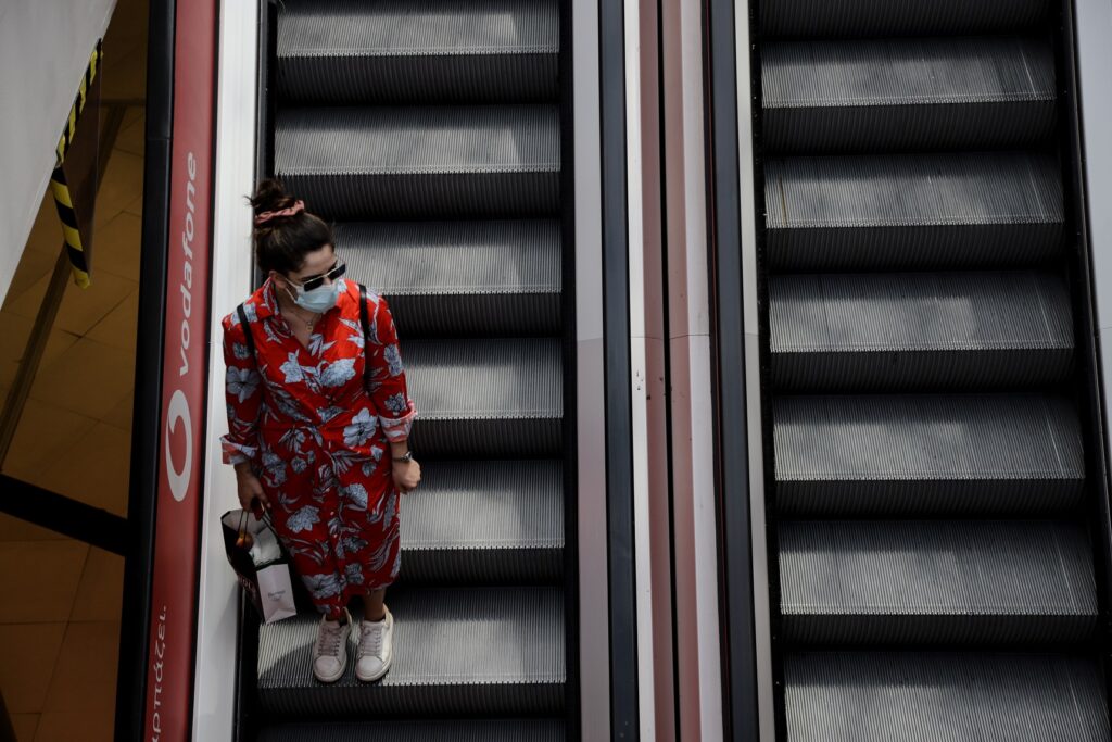 «Πρεμιέρα» για τα εμπορικά κέντρα με αποστάσεις, μάσκες και αντισηπτικά (Photos) - Media