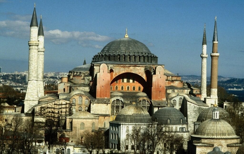 «Ξεφεύγει» και πάλι ο Ερντογάν: Αναζωπύρωση σεναρίων για μετατροπή της Αγίας Σοφίας σε τζαμί (Video) - Media