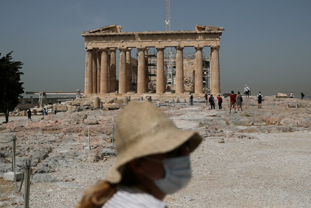 Κορωνοϊός: «Καλπάζει» η πανδημία στην Ελλάδα - 287 νέα κρούσματα, 52 στις ΜΕΘ - Media