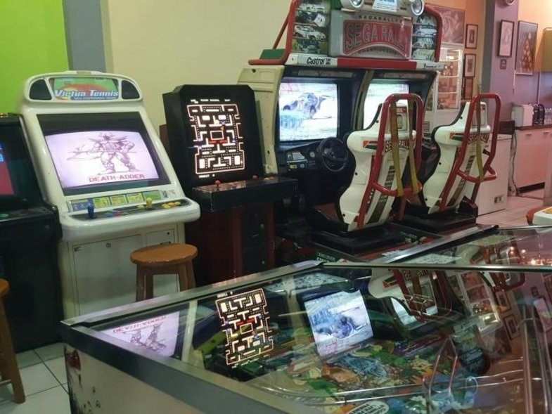 Τα φλιπεράκια στα «ουφάδικα» των 80s είναι ακόμη… ζωντανά στην Πάτρα (Photos) - Media