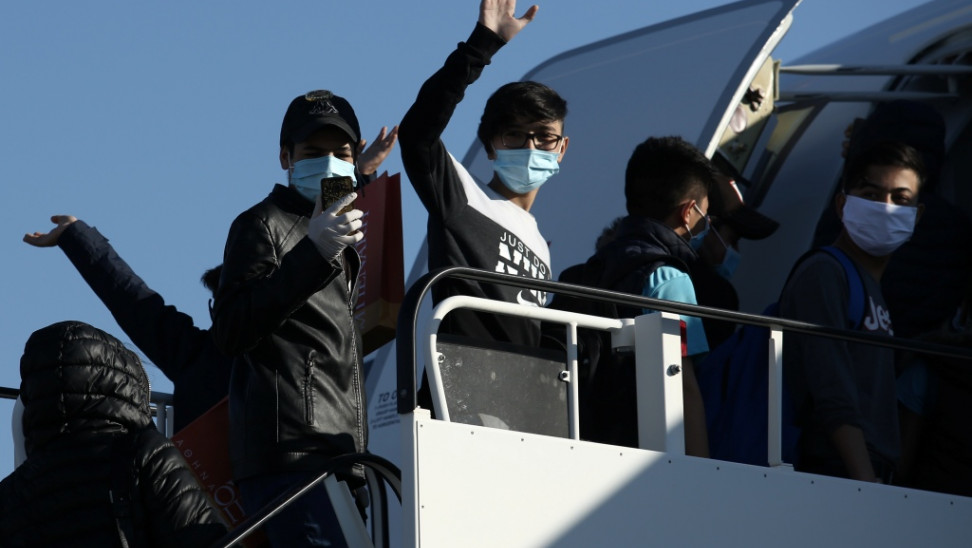 Στην Ελβετία μεταφέρθηκαν 23 ανήλικοι πρόσφυγες για οικογενειακή επανένωση - Media