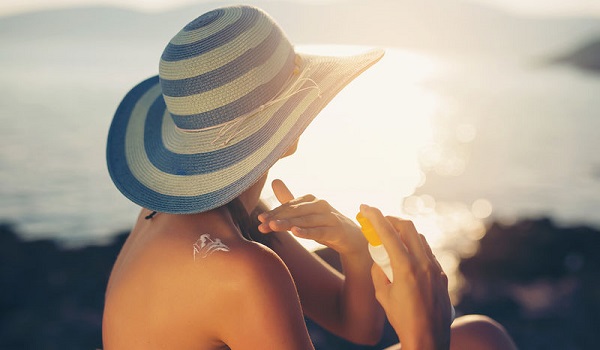 Τα σημεία στο σώμα που πάντα ξεχνάς να βάλεις αντηλιακό  - Media