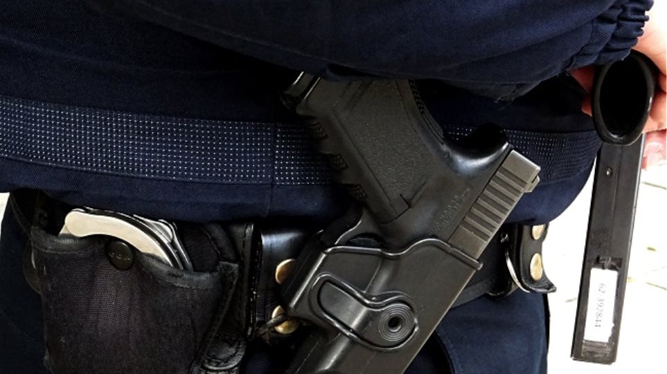 Φθιώτιδα: Αστυνομικός πυροβόλησε από τη βεράντα γιατί τσακώθηκε με νεαρούς - Media