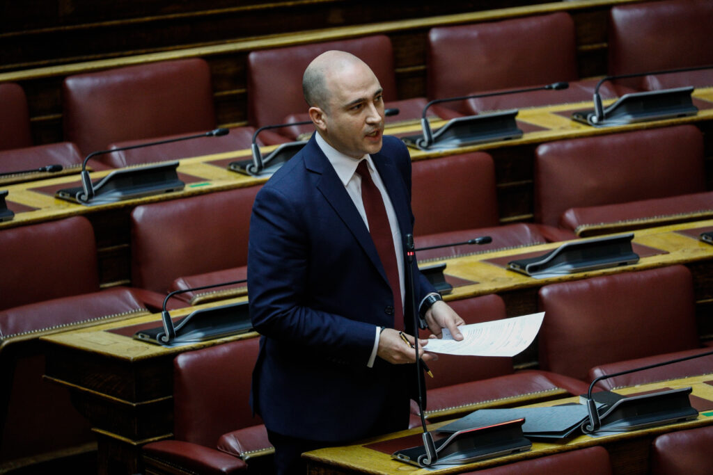 Η «Ελεύθερη Ώρα» αποθεώνει τον Μπογδάνο γιατί λέει όχι στο τσιπάκι (Photo) - Media