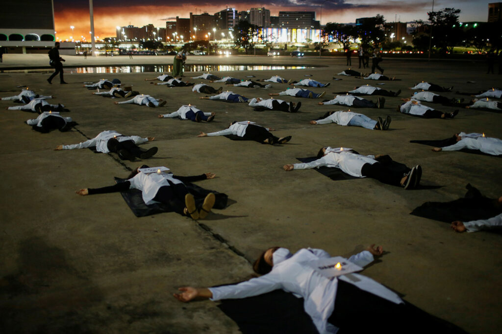 «Σαρώνει» ο κορωνοϊός στη Βραζιλία – Αρνητικό ρεκόρ με περισσότερα από 15.000 κρούσματα σε 24 ώρες - Media